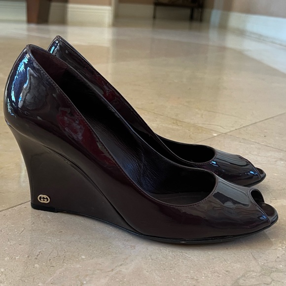 Gucci Brown Patent Leather Peep Toe Wedge Size 9 1/2 - Picture 2 of 6